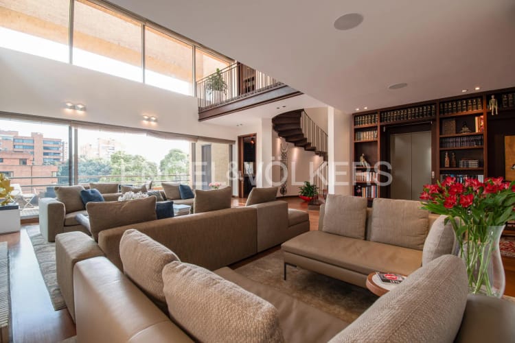 Apartamento de 3 alcobas en venta en La Cabrera, Bogotá, 511 m² · foto 3 de 23