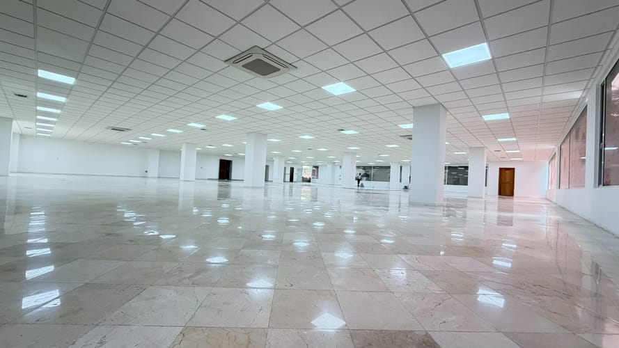 Oficina en arriendo en San Pedro, Cali, 1000 m² · foto 2 de 24