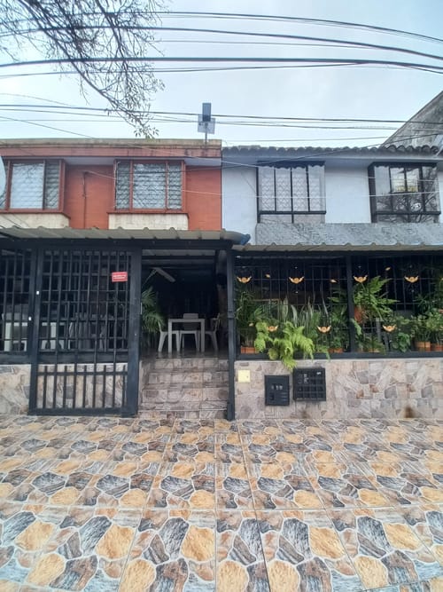 Casa de 15 alcobas en venta en Santa Helena, Ibagué, 280 m² · foto 2 de 20