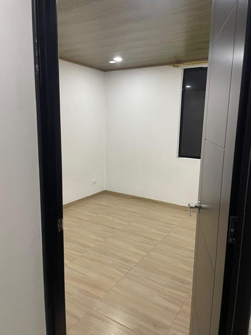 Apartamento de 2 alcobas en venta en La Magnolia, Madrid, 41 m² · foto 10 de 20