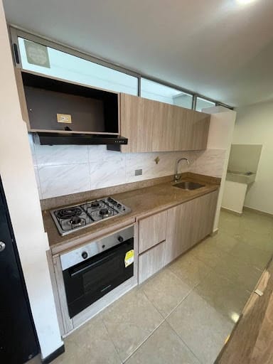 Apartamento de 3 alcobas en arriendo en Loma De Los Bernal, Medellín, 85 m² · foto 2 de 21