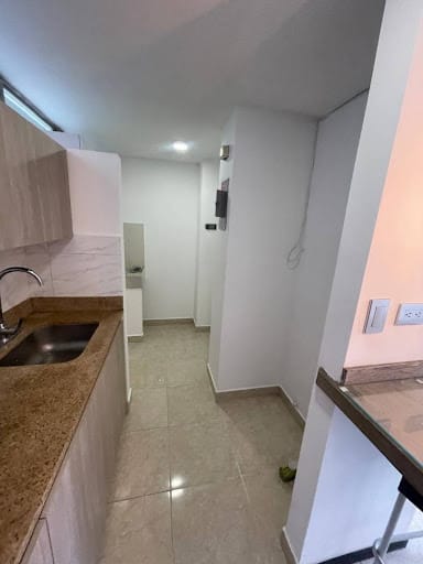 Apartamento de 3 alcobas en arriendo en Loma De Los Bernal, Medellín, 85 m² · foto 3 de 21