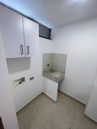 Apartamento de 3 alcobas en arriendo en Loma De Los Bernal, Medellín, 85 m² · foto 4 de 21