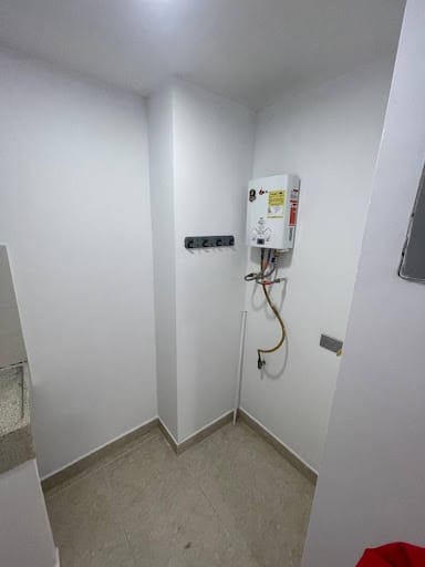 Apartamento de 3 alcobas en arriendo en Loma De Los Bernal, Medellín, 85 m² · foto 5 de 21