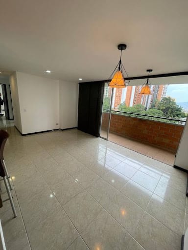 Apartamento de 3 alcobas en arriendo en Loma De Los Bernal, Medellín, 85 m² · foto 6 de 21