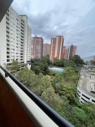 Apartamento de 3 alcobas en arriendo en Loma De Los Bernal, Medellín, 85 m² · foto 9 de 21