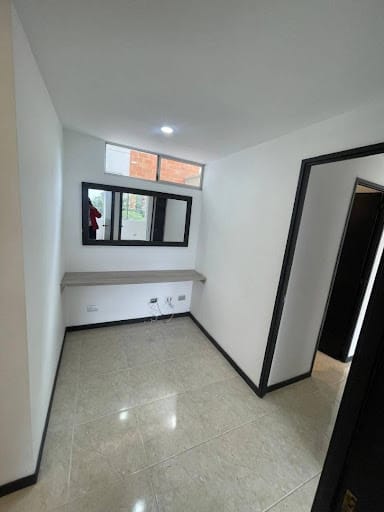 Apartamento de 3 alcobas en arriendo en Loma De Los Bernal, Medellín, 85 m² · foto 11 de 21