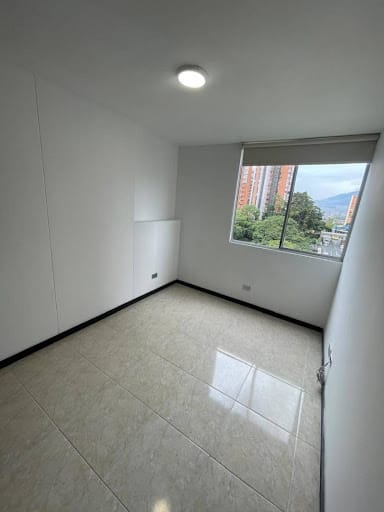 Apartamento de 3 alcobas en arriendo en Loma De Los Bernal, Medellín, 85 m² · foto 15 de 21