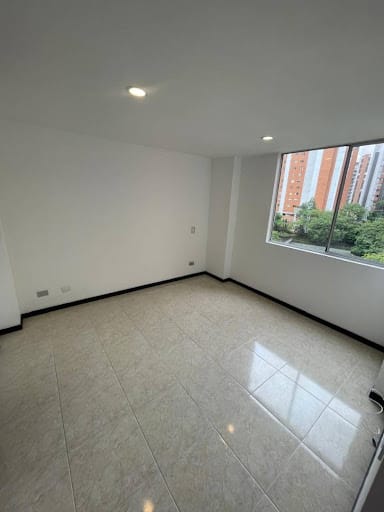 Apartamento de 3 alcobas en arriendo en Loma De Los Bernal, Medellín, 85 m² · foto 17 de 21