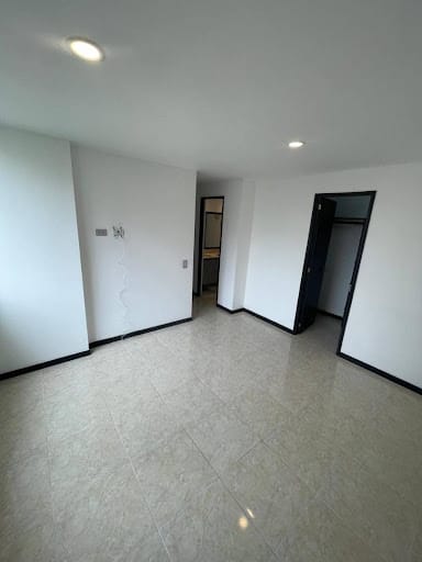 Apartamento de 3 alcobas en arriendo en Loma De Los Bernal, Medellín, 85 m² · foto 18 de 21