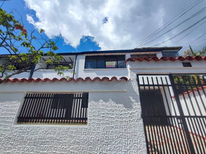 Casa de 6 alcobas en venta en Cr El Poblado De San Pablo, Villavicencio, 268 m² · foto 2 de 24