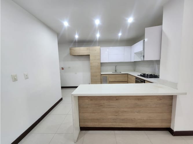 Apartamento de 3 alcobas en venta en Lorena, Medellín, 110 m² · foto 2 de 13