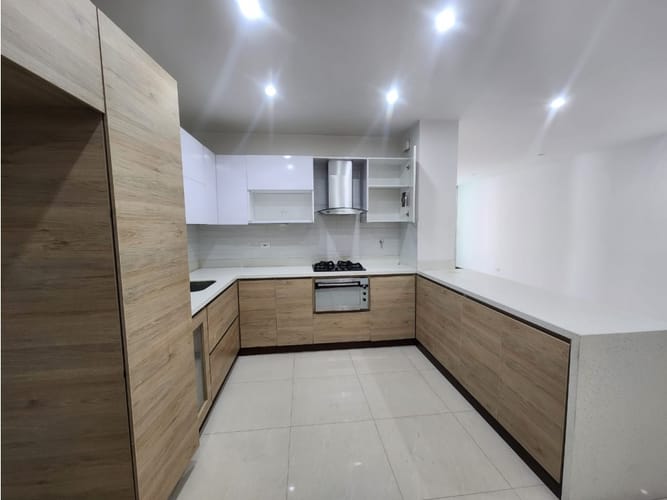 Apartamento de 3 alcobas en venta en Lorena, Medellín, 110 m² · foto 3 de 13