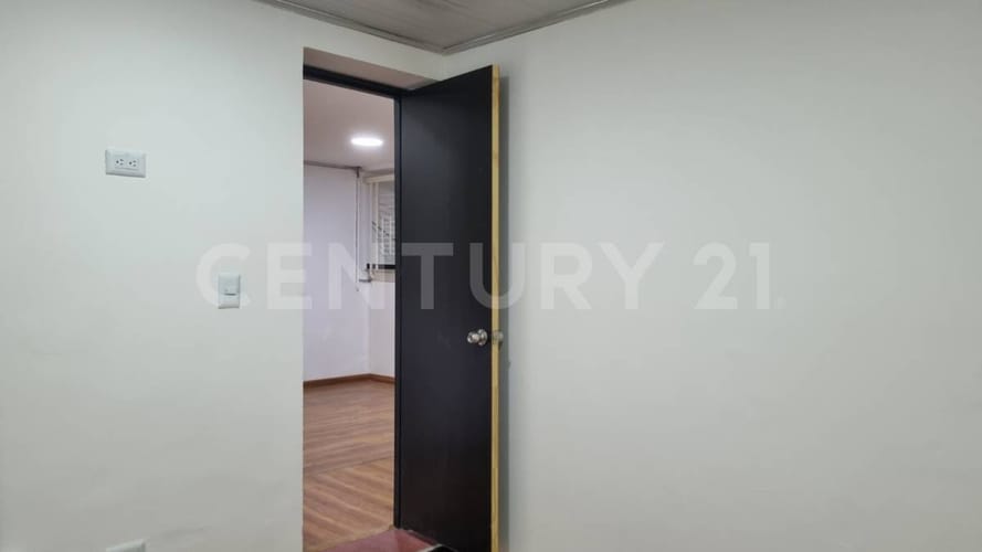 Casa de 14 alcobas en arriendo en La Soledad, Bogotá, 273 m² · foto 3 de 14