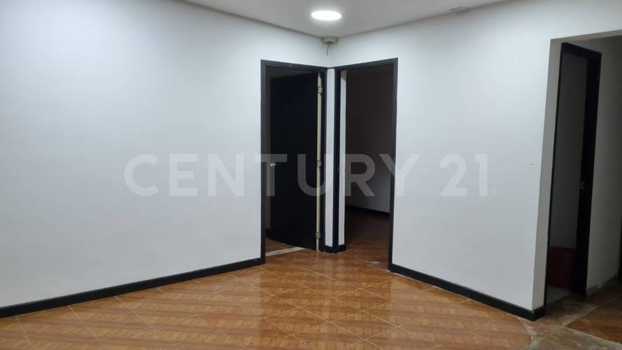 Casa de 14 alcobas en arriendo en La Soledad, Bogotá, 273 m² · foto 10 de 14