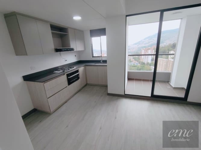 Apartamento de 3 alcobas en arriendo en Asomadera No.2, Medellín, 79 m² · foto 2 de 19