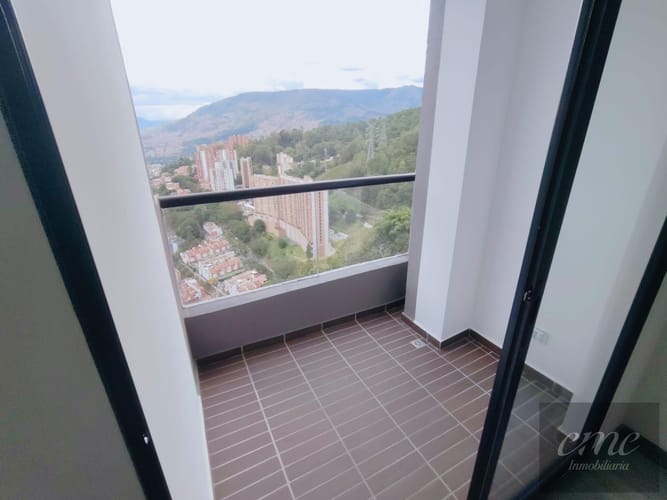 Apartamento de 3 alcobas en arriendo en Asomadera No.2, Medellín, 79 m² · foto 3 de 19