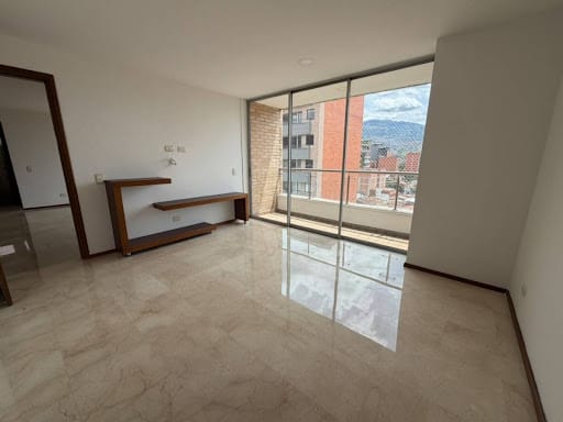 Apartamento de 3 alcobas en arriendo en La Castellana, Medellín, 180 m² · foto 4 de 21
