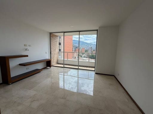 Apartamento de 3 alcobas en arriendo en La Castellana, Medellín, 180 m² · foto 10 de 21
