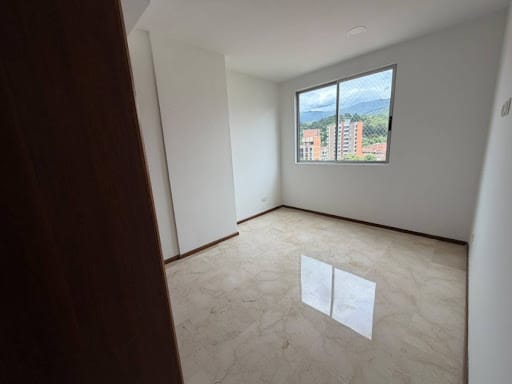 Apartamento de 3 alcobas en arriendo en La Castellana, Medellín, 180 m² · foto 13 de 21