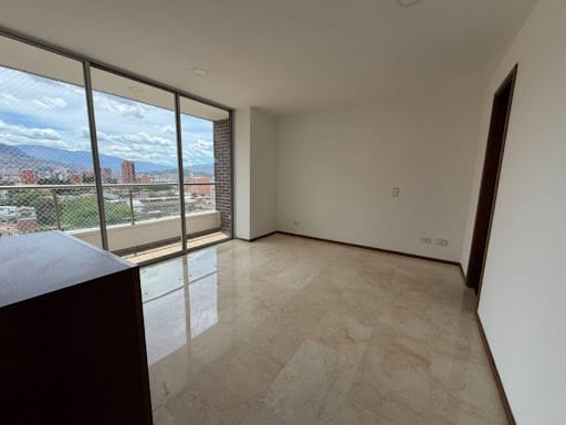 Apartamento de 3 alcobas en arriendo en La Castellana, Medellín, 180 m² · foto 14 de 21
