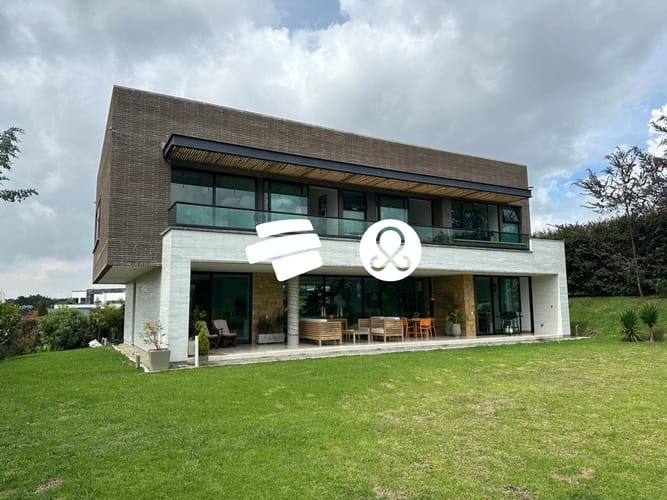 Casa de 4 alcobas en venta en Las Palmas, Envigado, 1634 m² · foto 2 de 15