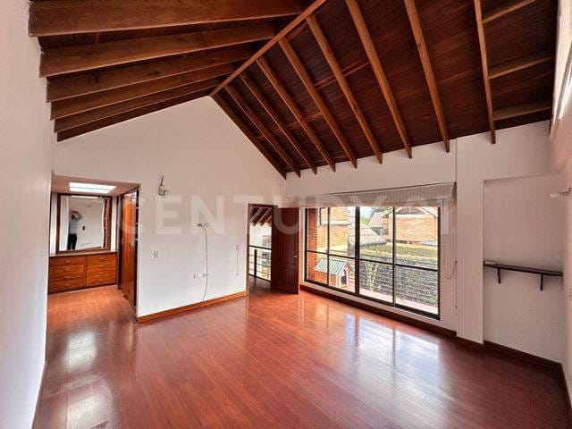 Casa de 3 alcobas en venta en Yerbabuena, Chía, 242 m² · foto 2 de 22