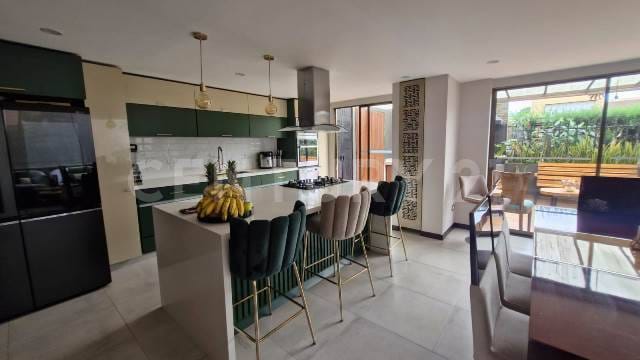 Casa de 5 alcobas en venta en Fonquetá, Chía, 370 m² · foto 2 de 23