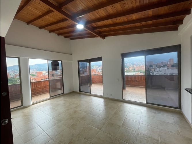 Apartamento de 3 alcobas en arriendo en Lorena, Medellín, 240 m² · foto 2 de 22