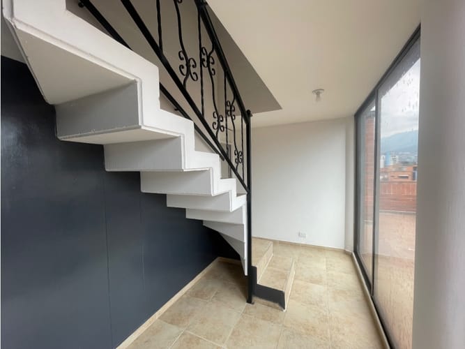 Apartamento de 3 alcobas en arriendo en Lorena, Medellín, 240 m² · foto 3 de 22