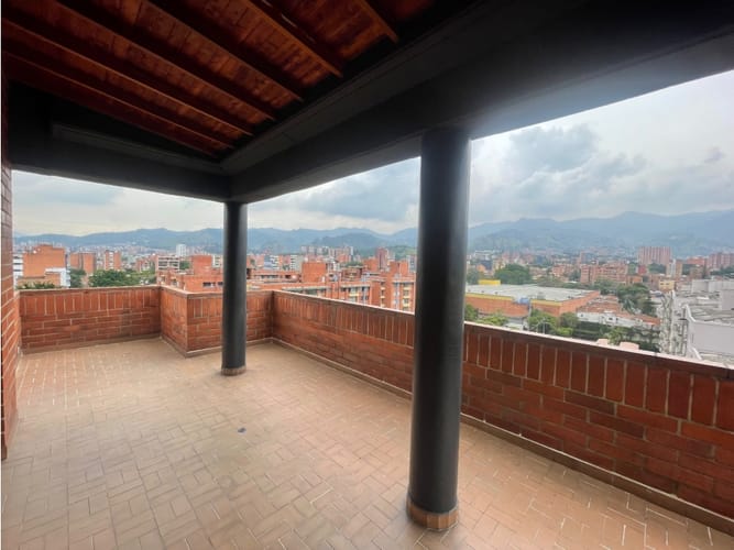 Apartamento de 3 alcobas en arriendo en Lorena, Medellín, 240 m² · foto 4 de 22