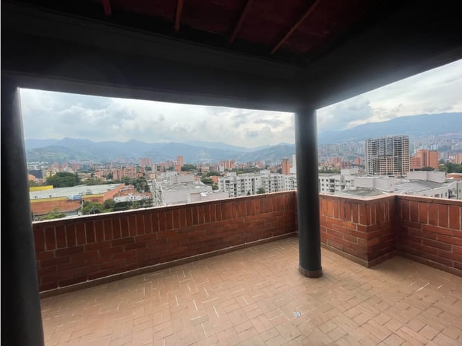Apartamento de 3 alcobas en arriendo en Lorena, Medellín, 240 m² · foto 5 de 22