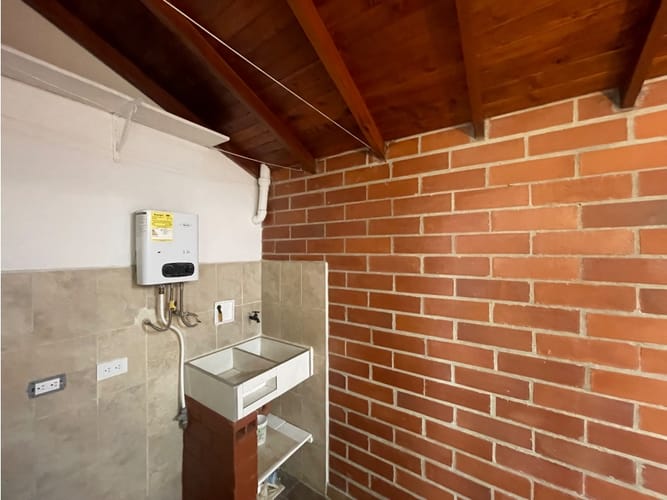 Apartamento de 3 alcobas en arriendo en Lorena, Medellín, 240 m² · foto 7 de 22