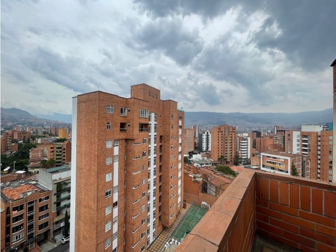 Apartamento de 3 alcobas en arriendo en Lorena, Medellín, 240 m² · foto 18 de 22
