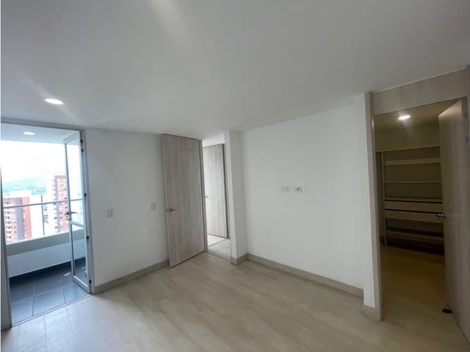 Apartamento de 3 alcobas en arriendo en Lorena, Medellín, 240 m² · foto 20 de 22