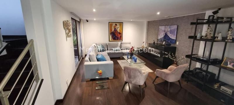 Casa de 4 alcobas en venta en San Patricio, Bogotá, 296 m² · foto 2 de 17