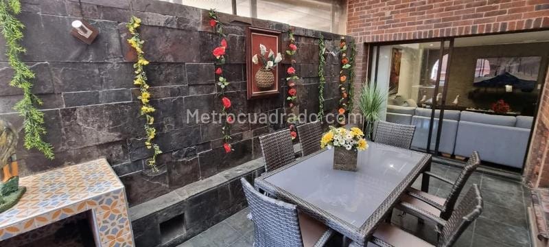 Casa de 4 alcobas en venta en San Patricio, Bogotá, 296 m² · foto 5 de 17
