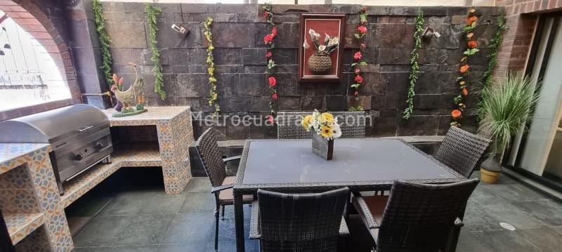 Casa de 4 alcobas en venta en San Patricio, Bogotá, 296 m² · foto 6 de 17