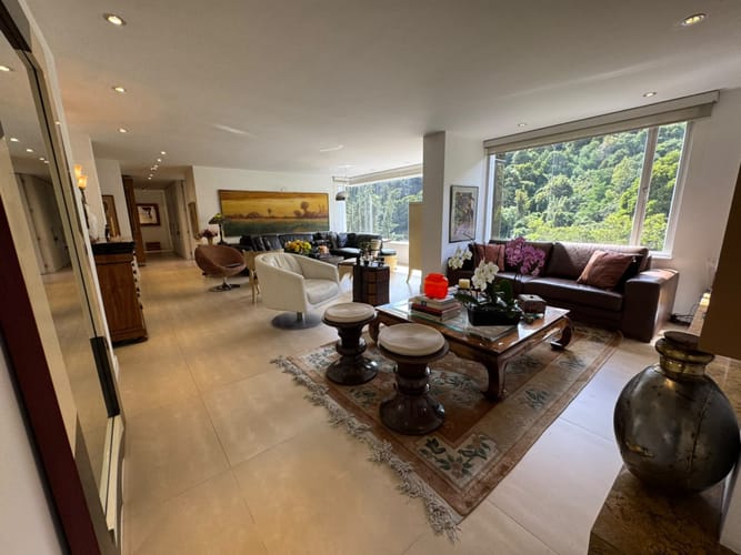 Apartamento de 3 alcobas en venta en Chico Norte, Bogotá, 200 m² · foto 3 de 23