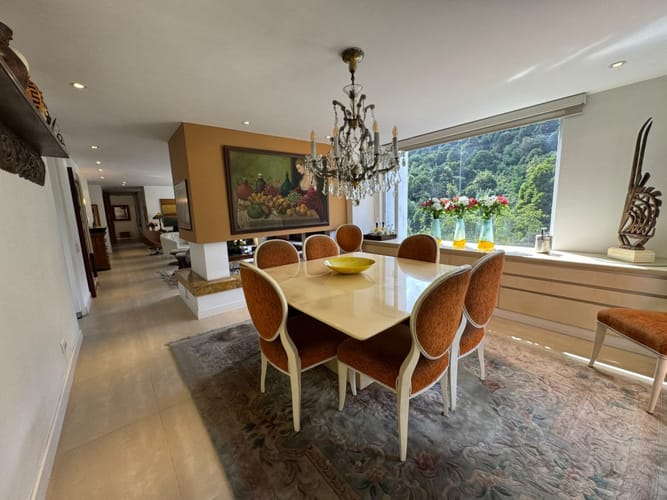 Apartamento de 3 alcobas en venta en Chico Norte, Bogotá, 200 m² · foto 5 de 23