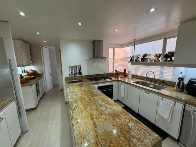 Apartamento de 3 alcobas en venta en Chico Norte, Bogotá, 200 m² · foto 9 de 23