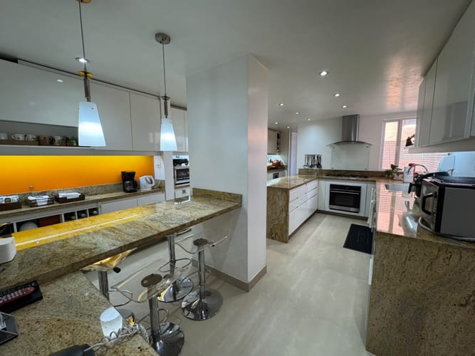 Apartamento de 3 alcobas en venta en Chico Norte, Bogotá, 200 m² · foto 10 de 23