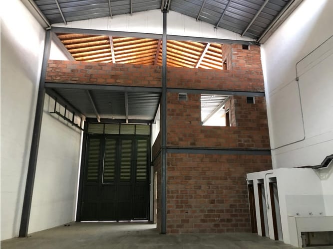 Bodega en arriendo en La Inmaculada, La Estrella, 323 m² · foto 2 de 10