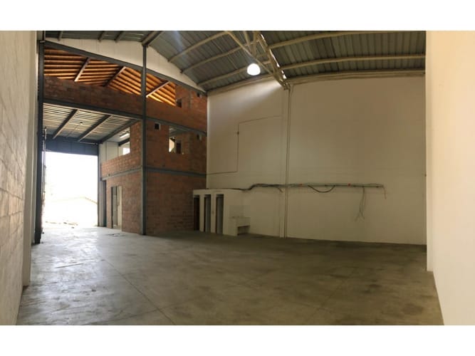 Bodega en arriendo en La Inmaculada, La Estrella, 323 m² · foto 6 de 10