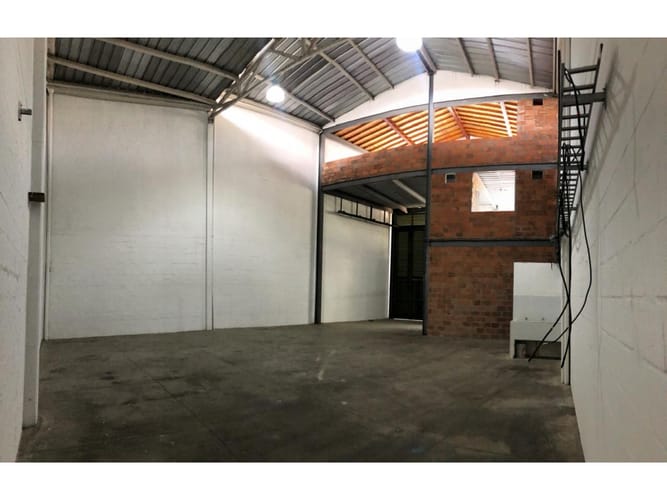 Bodega en arriendo en La Inmaculada, La Estrella, 323 m² · foto 9 de 10
