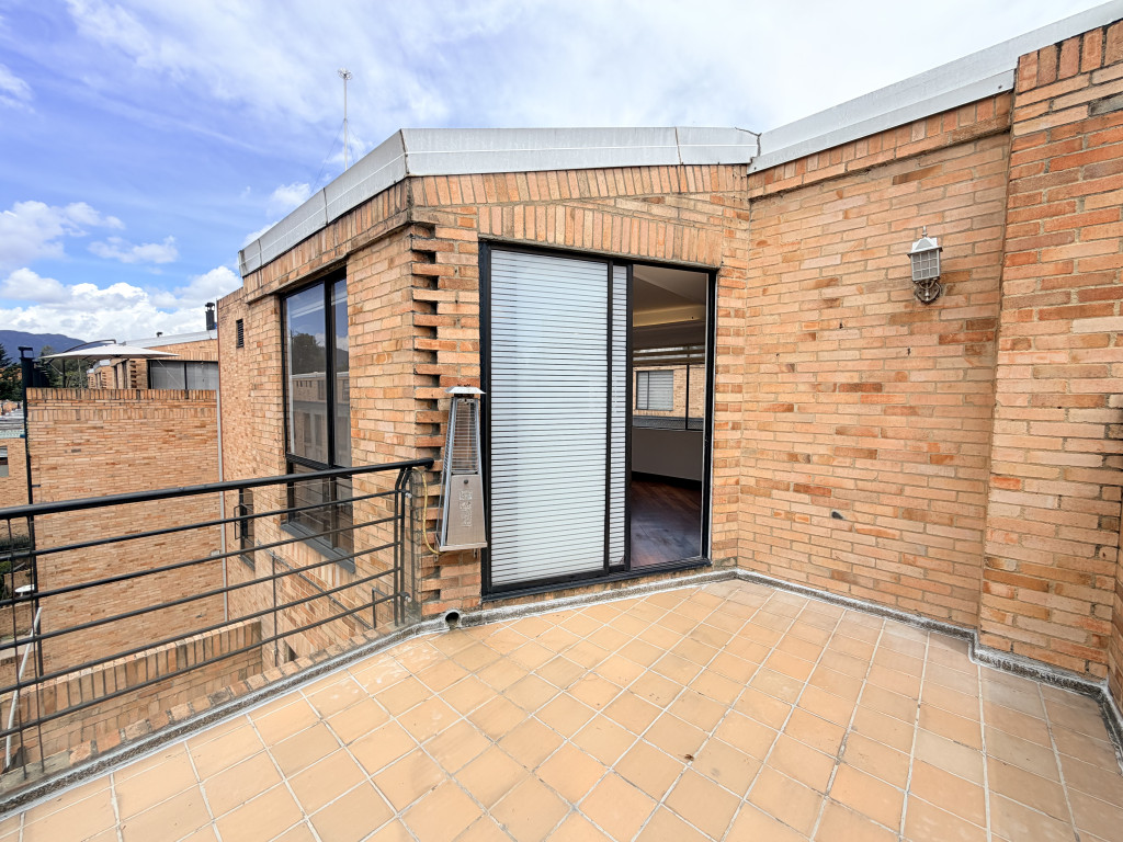 Casa en venta en Club De Los Lagartos, Bogotá · foto 2 de 24