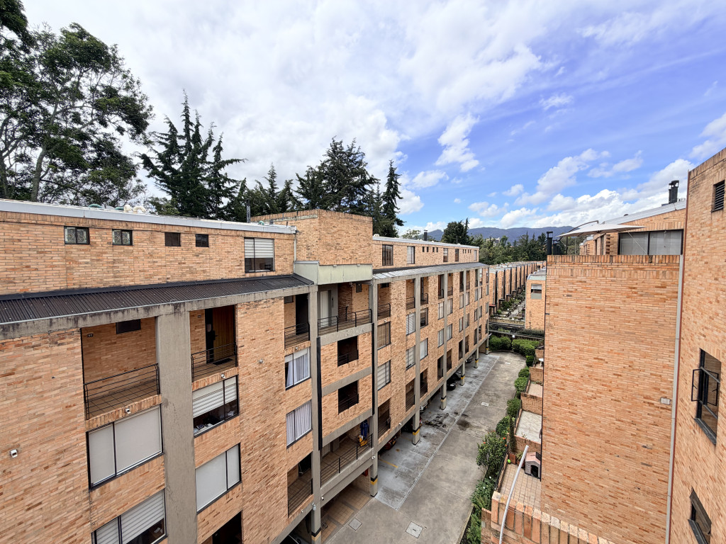 Casa en venta en Club De Los Lagartos, Bogotá · foto 3 de 24