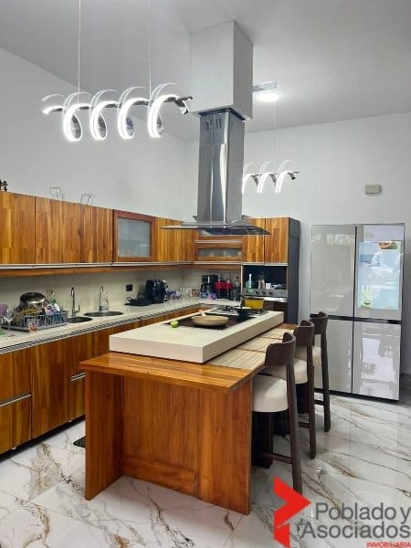 Casa de 5 alcobas en venta en El Poblado, Medellín, 395 m² · foto 4 de 24