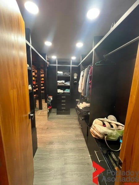 Casa de 5 alcobas en venta en El Poblado, Medellín, 395 m² · foto 9 de 24