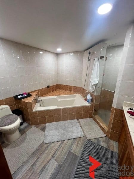 Casa de 5 alcobas en venta en El Poblado, Medellín, 395 m² · foto 10 de 24